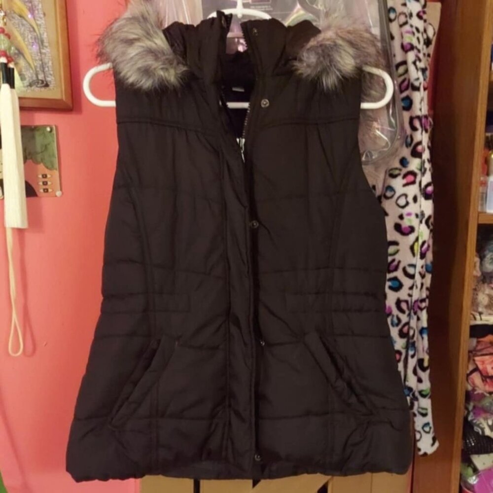 Black puffer vest